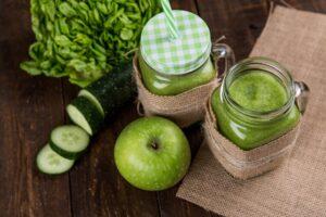 green smoothies with green apple, cucumber and lettuce