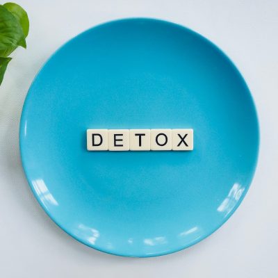 blue plate with letters spelling out detox